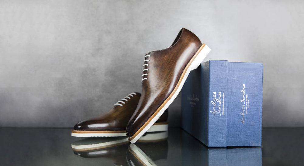 New Arrival】 創業100年の長い歴史を持つAndres Sendra（アンドレス・センドラ）から得意のパティーヌ仕上げを施した レザースニーカーが名古屋店・福岡店に先行で入荷しました。 透き通るような美しいグリーン・パティーヌはこれからの季節の足元にお勧めの一足です 